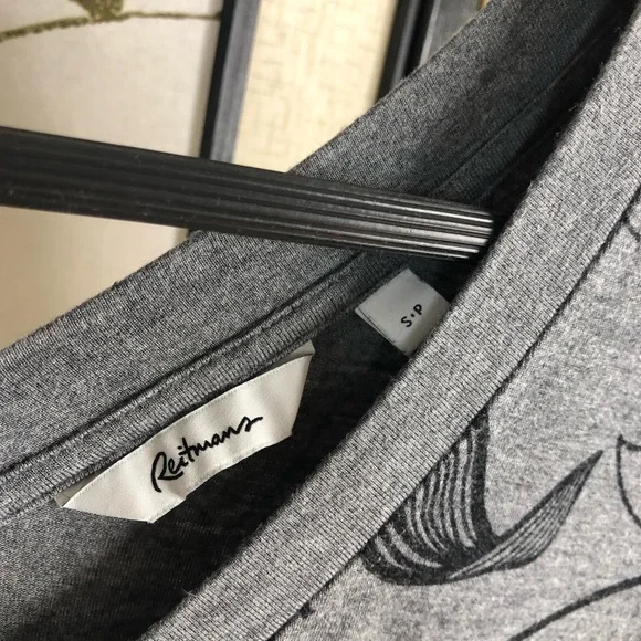 Reitman’s | Women’s Oversized V-Neck T-Shirt. Monochrome Lys Prints. Size Small. - Picture 3 of 6